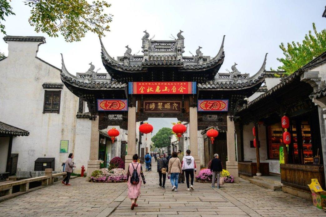 解锁吉鹿力问答社区,尽在太阳能热水器怎么安装水箱?水箱漏水原因有哪些?